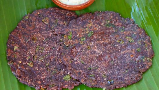 Ragi Sprouts Adai : ராகி, முளைக்கட்டிய பாசிப்பயறு அடை! என்ன ஒரு ஹெல்தியான ப்ரேக் ஃபாஸ்ட்! வாரம் ஒருமுறை கட்டாயம்!