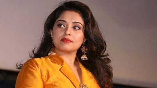 நோயால் ஒருவர் பாதிக்கப்பட்டு விட்டால், அவருக்கு கொடுக்கக்கூடிய மருந்து மாத்திரைகள் எல்லாவற்றையும் தாண்டி குடும்பத்தில் ஒருவர் அக்கறையுடன் பார்த்துக் கொள்வதுதான் அவரை அந்த நோயிலிருந்து மீட்டுக் கொண்டு வரும்.” என்று பேசினார்.
