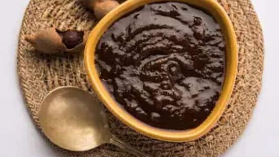 புளியை நாம் பல்வேறு வழிகளில் உட்கொள்ளலாம். புளியை சட்னி, குழம்பு என பல வழிகளில் உட்கொள்ளலாம்.