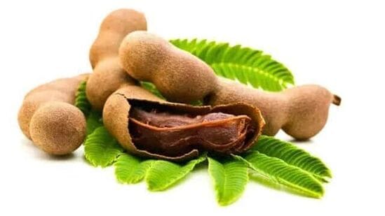 புளியில் ஃபிளாவனாய்டுகள் போன்ற பாலிஃபீனால்கள் உள்ளன. அவற்றில் சில கொலஸ்ட்ராலைக் கட்டுப்படுத்த உதவுகின்றன. இது இரத்த அழுத்த சமநிலையை பராமரிக்க உதவும் மெக்னீசியத்தில் ஒப்பீட்டளவில் அதிகமாக உள்ளது.