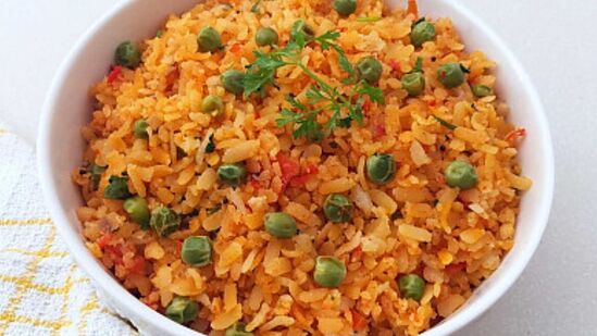 Tomato Upma : உப்புமாவை வெறுப்பவர்கள் கூட ருசிப்பர்! தளதளன்னு தக்காளி அவல் உப்புமா இப்டி செய்ங்க!