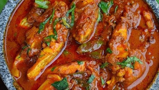 Vaval Fish Gravy : படிக்கும்போதே நாவில் எச்சில் ஊறுதா? மணம் மயக்கும் சுவையில் பொரிச்ச வாவல் மீன் குழம்பு ரெசிபி இதோ! 