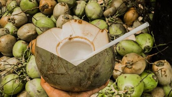 கோடையில், சிறுநீரக கற்கள் உட்பட பல உடல்நலப் பிரச்சினைகளிலிருந்து விடுபட வாரத்திற்கு 2 அல்லது 3 சுத்தமான தண்ணீரைக் குடிப்பது கட்டாயமாகும்.
