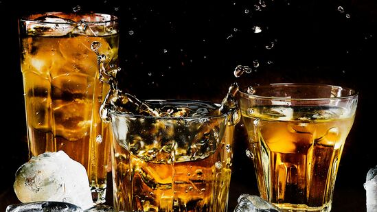 12ஆம் இடத்தில் ராகு இருந்தால், வாழ்கையில் போகத்தை நன்கு அனுபவிப்பார்கள். ஆனால் நிம்மதி இவர்களுக்கு குறையும். சொத்துக்களை இழக்க வாய்ப்பு உண்டு. இவர்களுக்கு மறைமுகமாக வருமானம் கிடைக்க வாய்ப்பு உண்டு.&nbsp;
