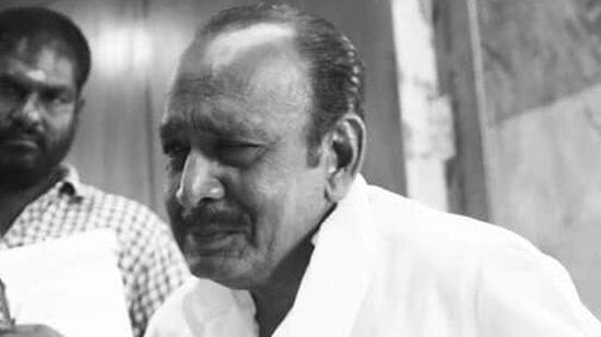 அவருக்கு கல்யாணம் ஆகிவிட்டது என்று எனக்கு தெரியும். ஆனாலும் நான் அவரை விரும்பினேன். அது தவறு. அவருக்கு கல்யாணம் ஆகி விட்டது என்று தெரிந்த பின்னராவது நான் அவரை விட்டு சென்று இருக்க வேண்டும். அதுதான் நியாயமான விஷயம். அந்த விஷயத்தில் நான் செய்தது தவறுதான். அதற்கான தண்டனையை நான் நன்றாகவே அனுபவித்து விட்டேன்.&nbsp;&nbsp;&nbsp;