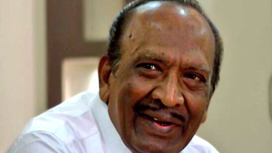 அவருடன் கிட்டத்தட்ட நான் ஒரு ஏழு வருடங்கள் வாழ்ந்தேன். எங்களுக்கு ஒரு மகனும் பிறந்தான். ஏழு வருடங்களுக்குப் பிறகு அவர் படங்கள் இயக்குவதை நிறுத்தி விட்டார். அதனால் அவரால் இரண்டு குடும்பத்தையும் கையாள முடியவில்லை.&nbsp;&nbsp;&nbsp;