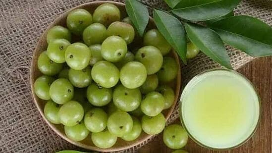 கண்களுக்கு நன்மை பயக்கும் - நெல்லிக்காய் கண் பார்வைக்கும் மிகவும் பயனுள்ளதாக இருக்கிறது, இது கண் பாதிப்பைத் தடுக்கிறது