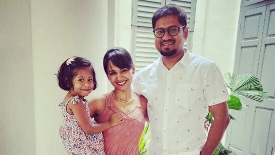 அங்கு சென்ற போது, அதுவெல்லாம் எனக்கு நியாபகம் வந்தது. ஆனால் இந்த முறை நான் அந்த பிரச்சினைகளை 3 வது மனிதராக நின்று பார்க்கும் பார்வை எனக்கு கிடைத்தது. இப்போது என்னுடைய மகளும் நன்றாக வளர்ந்து விட்டாள்.சந்தோஷமாக இருந்தாள்.&nbsp;