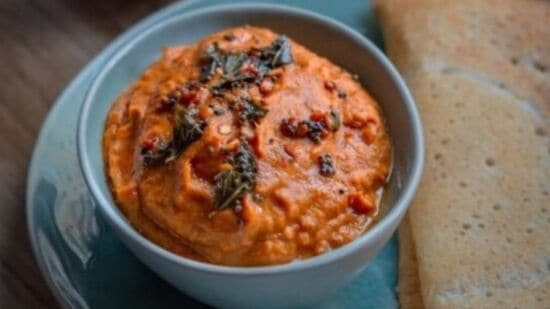 Onion Chutney : டிஃபனுக்கு ஒரே மாதிரியான சட்னி போர் அடித்து விட்டதா? இதோ இப்டி செய்ங்க வெங்காய சட்னி! Onion Chutney : டிஃபனுக்கு ஒரே மாதிரியான சட்னி போர் அடித்து விட்டதா? இதோ இப்டி செய்ங்க வெங்காய சட்னி!