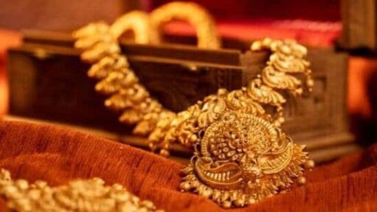 அதேபோல உங்கள் கனவில் பால் குடிப்பது போல கனவு வந்தால் உங்களைத் தேடி பணம் வரப்போகிறது கையில் பணம் நிறைய போகிறது என்று அர்த்தமாம்.