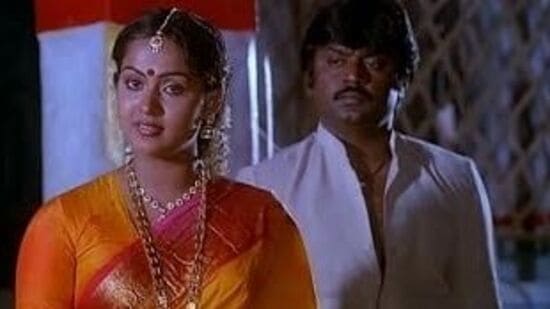 அம்மன் கோவில் கிழக்காலே அம்மன் கோவில் கிழக்காலே