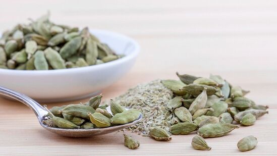 Benefits of Cardamom : வாசத்துக்கு மட்டுமல்ல; இந்த ஏலக்காயில் எத்தனை நன்மைகள் உள்ளது என்று பாருங்கள்! Benefits of Cardamom : வாசத்துக்கு மட்டுமல்ல; இந்த ஏலக்காயில் எத்தனை நன்மைகள் உள்ளது என்று பாருங்கள்!