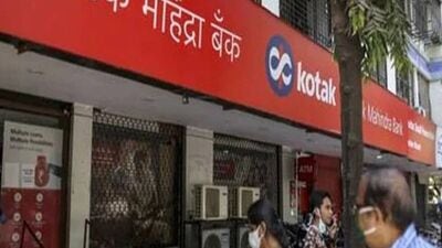 Kotak Mahindra Bank: கோடக் மஹிந்திரா வங்கி ஆன்லைன் மூலம் புதிய வாடிக்கையாளர்களை சேர்க்கவும், கடன் அட்டைகளை வழங்கவும் ரிசர்வ் வங்கி தடை விதித்துள்ளது.