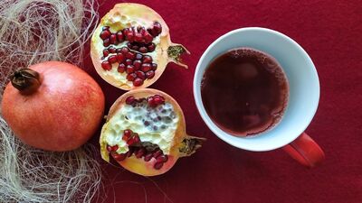 Pomegranate Peel Tea : இனி மாதுளை பழத்தோல்களை தூக்கியெறிய வேண்டாம். அதை காய வைத்து டீத்தூளாக்கி தேநீர் தயாரித்து பருகலாம்.