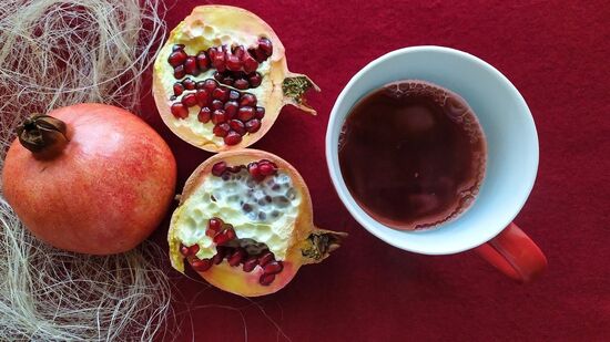 Pomegranate Peel Tea : உடலுக்கு தேவையான எத்தனை நன்மைகளை கொடுக்கிறது பாருங்கள் இந்த ஒரு தேநீர்!