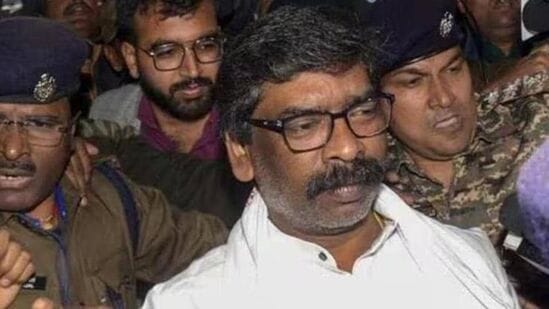 அமலாக்கத்துறை கைதை எதிர்த்து ஹேமந்த் சோரன் தாக்கல் செய்த மனு: ஜார்க்கண்ட் உயர்நீதிமன்றம் தள்ளுபடி (File Photo) அமலாக்கத்துறை கைதை எதிர்த்து ஹேமந்த் சோரன் தாக்கல் செய்த மனு: ஜார்க்கண்ட் உயர்நீதிமன்றம் தள்ளுபடி (File Photo)