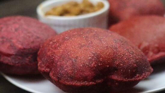 Beetroot Poori : பீட்ரூட் பூரி! புசுபுசுன்னு உப்பலா, பிங்க் நிறத்தில் குழந்தைகள் விரும்பி சாப்பிடுவாங்க!