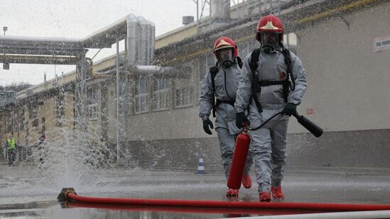 International Fire Fighters Day : சர்வதேச தீயணைப்பு வீரர்கள் நாள் வரலாறு, கருப்பொருள் மற்றும் முக்கியத்துவம் என்ன? 