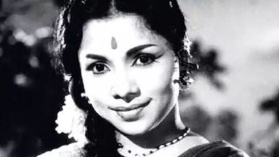 பாடல்கள் அனைத்தும் நன்றாக மனப்பாடம் ஆகிவிட்டதால், அவர் நன்றாக பாடவும் ஆரம்பித்துவிட்டார். இது பலரையும் வியப்பிற்குள்ளாக்கியது. இதனையடுத்து சின்ன சின்ன கச்சேரிகளில் அந்த குழந்தையை பலர் பாட வைத்தார்கள்.பல கச்சேரிகளில் பாடிய கோபி சாந்தா, அதன் பின்னர் நாடகங்களில் நடிக்க ஆரம்பித்தார். பல்வேறு நாடகங்களில் கதாநாயகியாக நடித்த அவர் ஒருகட்டத்தில் அண்ணா, கலைஞர், எம்ஜி ஆர், சிவாஜி என்டிஆர் உள்ளிட்ட முக்கிய நடிகர்களுடன் ஜோடி சேர்ந்து நடித்தார்.&nbsp;&nbsp;&nbsp;