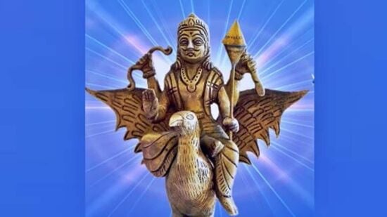 Saturn Deviant Transit: ஜோதிட சாஸ்திரத்தின்படி, கிரகங்கள், வக்ரம் அடைவது மட்டுமில்லாமல், அவ்வப்போது வக்ர நிவர்த்தியும் அடையும். வரும் ஜூன் 29ல், சனி பகவான், கும்ப ராசியில் வக்ரப் பெயர்ச்சி ஆகிறார். கும்பத்தில் சனி வக்ரப் பெயர்ச்சி ஆகி, வரும் நவம்பர் 15ஆம் தேதி வரை சஞ்சரிப்பார்.