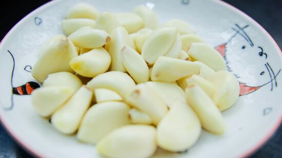 உடலில் சோர்வை நீக்கும். ரத்த அழுத்தம், கொழுப்பு, மாரடைப்பு, பெருந்தமனி அடைப்பு ஆகியவற்றை தடுக்கிறது. ரத்த நாளங்களை சீரான முறையில் வேலை செய்ய உதவுகிறது.
