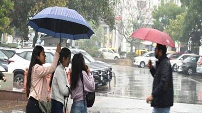 Weather Update, Chennai Rain: கோடை வெயில் வாட்டி வதைத்த நிலையில், சென்னையில் இன்று அதிகாலை பல்வேறு இடங்களில் லேசான மழை பெய்தது.