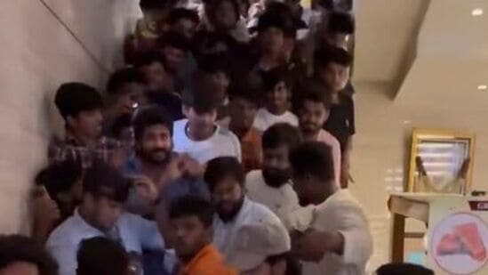 பியார் பிரேமா காதல் திரைப்படம் மூலம் கவனம் ஈர்த்த இயக்குநர் இளன் இயக்கத்தில், நடிகர் கவின் நடிப்பில், இன்று வெளியாகி இருக்கும் திரைப்படம் ஸ்டார்.&nbsp;&nbsp;