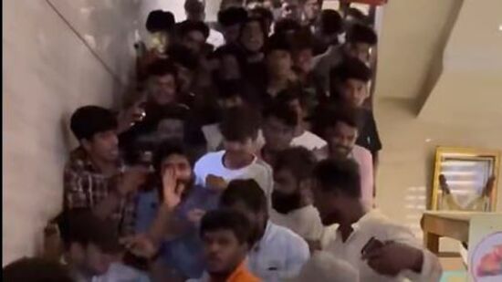 படத்தின் ட்ரெய்லரும், யுவனின் இசையும், படத்தின் மீதான எதிர்பார்ப்பை கூட்டி இருந்த நிலையில், ரசிகர்கள் படத்தை ஆவலுடன் சென்று பார்த்தனர். படம் பார்த்த பெரும்பான்மையான ரசிகர்களுக்கு படம் பிடித்திருக்கிறது என்பது முதல் காட்சி முடிந்த உடனேயே தெரிந்து விட்டது.&nbsp;&nbsp;