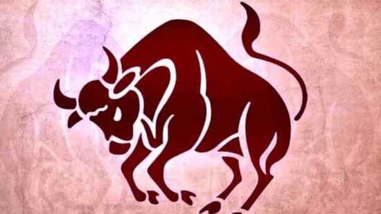 ரிஷப ராசி: காதல் கிரகமான சுக்கிரனால் ஆளப்படும் ராசி நீங்கள். நீங்கள் அதிகம் காமத்தை விரும்பக் கூடியவர். எது ஆசைப்பட்டாலும் கிடைப்பதை வைத்து உங்களது ஆசையை நிறைவேற்றிக் கொள்வீர்கள். தாம்பத்திய வாழ்க்கை பற்றி உங்களுக்கு அதிக கற்பனை இருந்து கொண்டே இருக்கும். எப்போதும் அதற்காக தயாராக இருப்பீர்கள். தனது துணையை கவர்ந்து இழுக்கக்கூடிய விஷயங்களில் அதிக கவனம் செலுத்துவீர்கள்.&nbsp;