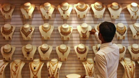 வெள்ளி விலை கிராம் ரூ.90.50க்கும், ஒரு கிலோ வெள்ளி ரூ.90,500-க்கும் விற்பனையாகிறது.