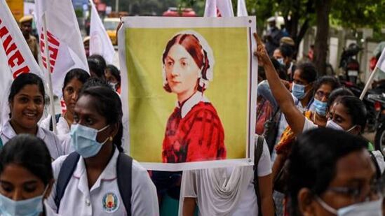 செவிலியர் தினம் கொண்டாடப்பட வேண்டும் என்று அமெரிக்க ஜனாதிபதி ஐசனோவரிடம் மருத்துவ அதிகாரி டோரதி சுதர்லேண்ட் 1953 ஆம் ஆண்டு கோரிக்கை விடுத்தார்.
