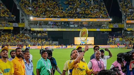 CSKvsRR: ராஜஸ்தான் ராயல்ஸை வீழ்த்திய பின் Lap Of Honour முறையில் நன்றி தெரிவித்த சென்னை சூப்பர் கிங்ஸ் அணியினர்