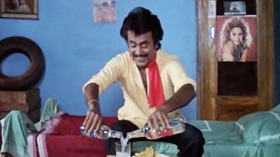 இதனையடுத்து அவரிடம் சென்று என்ன ரஜினி மது மட்டும்தான் இருக்கிறது; சைடிஸ் எதுவுமே இல்லை என்று கேட்டபோது இதுதான் ரஜினி ஸ்டைல் என்று சொன்னார். உங்களுக்கு அது சரி… ஆனால் எங்களுக்கு என்று கேட்ட போது, &nbsp;இதனையடுத்து ஆந்திரா ஹோட்டலில் இருந்து சாப்பாடு வந்தது.&nbsp;&nbsp;