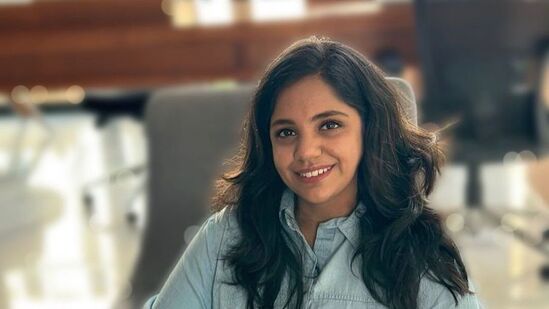 குழந்தை பெற்ற பிறகு நான் வெயிட் போட்டு விட்டேன்; இதனையடுத்து கடுமையாக டயட் இருந்து, ஒர்க் அவுட் செய்து எடையை குறைக்க முயற்சி செய்து கொண்டிருக்கிறேன். கடந்த இரண்டு வருடங்களாக தான் அதற்கான ரிசல்ட்டை என்னால் பார்க்க முடிகிறது. இப்போது அதை பார்க்கும் பொழுது எனக்குள் ஒரு விதமான தன்னம்பிக்கை பிறக்கிறது.எப்போது நாம் பொருளாதார ரீதியாக, எமோஷனல் ரீதியாக ஒருவரை சார்ந்து இருக்கிறோமோ அப்போதே நமக்கான சுதந்திரம் பறிபோகி விட்டது என்று அர்த்தம். நீங்கள் மகிழ்ச்சியாக இருப்பதை, எப்படி இன்னொருவர் முடிவு செய்ய முடியும்.&nbsp;&nbsp;&nbsp;