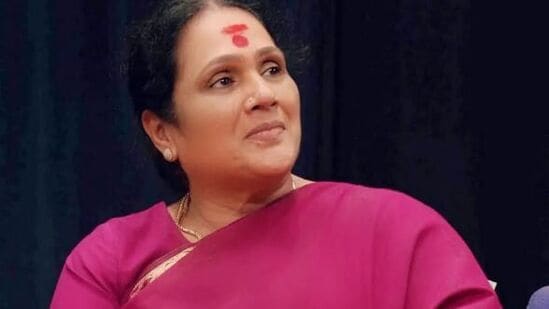 என்னுடைய கணவர் வில்லியம்ஸ் ஒரு மிகச் சிறந்த கேமராமேன்.&nbsp;இன்றைய காலகட்டத்தில், படப்பிடிப்பில் ஒரு காட்சிக்காக அவ்வளவு தூரம் மேலே ஏறி, யாரும் கேமராவை வைத்து ரிஸ்க் எடுக்க மாட்டார்கள். ஆனால் வில்லியம்ஸ் அன்றே அப்படிப்பட்ட ரிஸ்கை எல்லாம் எடுத்தார். இன்று அதனையெல்லாம் கிரேன்கள் செய்து கொண்டிருக்கின்றன.&nbsp;எனக்கு பிடிக்காது&nbsp;என்ன வில்லியம்ஸூக்கு கொஞ்சம் முன்கோபம் அதிகம். ஆனால் அவர் தொழிலில் அவ்வளவு நேர்த்தியாக இருப்பார். எங்களுடைய இரண்டாவது திரைப்படம் ஹலோ மெட்ராஸ் கேர்ள். அந்த திரைப்படத்தில் மோகன்லால் வில்லனாக நடித்தார். அந்த படத்தில் பூர்ணிமா பாக்யராஜும், ஊர்வசியும் கதாநாயகிகளாக நடித்தார்கள்.&nbsp;&nbsp;&nbsp;