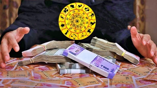 Shasha - Malavya Rajayoga Rasis: கிரகங்களின் நகர்வு, பிறந்த நேரம் ஆகியவற்றை வைத்து ஒருவரின் ராசியில் சுபயோகங்கள் உண்டாகின்றன. ஒவ்வொரு கிரகங்களும் ஒரு குறிப்பிட்ட காலம்விட்டு, இன்னொரு ராசிக்கு பெயர்வது சில ராசியினருக்கு சாதகமான பலன்களையும் பல ராசியினருக்கு கெட்ட பலன்களையும் தரக்கூடும். கும்ப ராசியில் 30 ஆண்டுகளுக்குப் பின் சஞ்சரித்து வரும் சனி பகவானால், சிலருக்கு ஷஷ ராஜயோகமும்; சுக்கிரன் மே 19ஆம் தேதி, ரிஷப ராசியில் சேர்வதால் மாளவ்ய ராஜயோகமும் உண்டாகிறது.&nbsp;