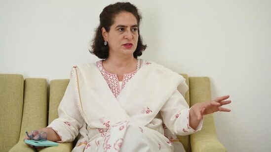HT Exclusive interview: ‘400 இடங்களுக்கு மேல் ஜெயிப்போம் என்ற பாஜக முழக்கத்தை நீங்கள் ஏற்கிறீர்களா?’-பிரியங்கா பதில் (Deepak Gupta/Hindustan Times) HT Exclusive interview: ‘400 இடங்களுக்கு மேல் ஜெயிப்போம் என்ற பாஜக முழக்கத்தை நீங்கள் ஏற்கிறீர்களா?’-பிரியங்கா பதில் (Deepak Gupta/Hindustan Times)