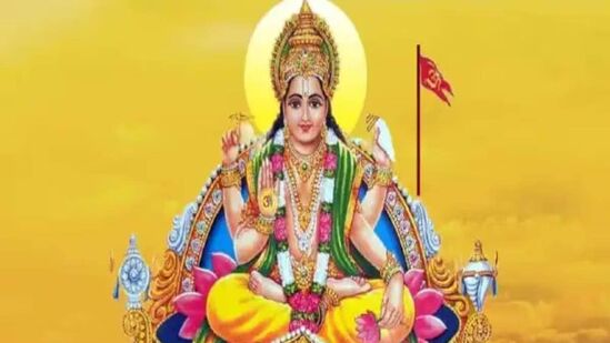 சுக்கிரன் மற்றும் சூரியனின் பெயர்ச்சி வாழ்க்கைல் நேர்மறை மற்றும் எதிர்மறை விளைவைக் கொண்டுள்ளது. இந்த ராஜ யோகத்தின் உருவாக்கம் சில ராசிகளின் தலைவிதியை மாற்றும். எந்த ராசிக்காரர்களான சுக்கிரன் யோகம் நன்மை பயக்கும் என்பதை தெரிந்து கொள்வோம்.