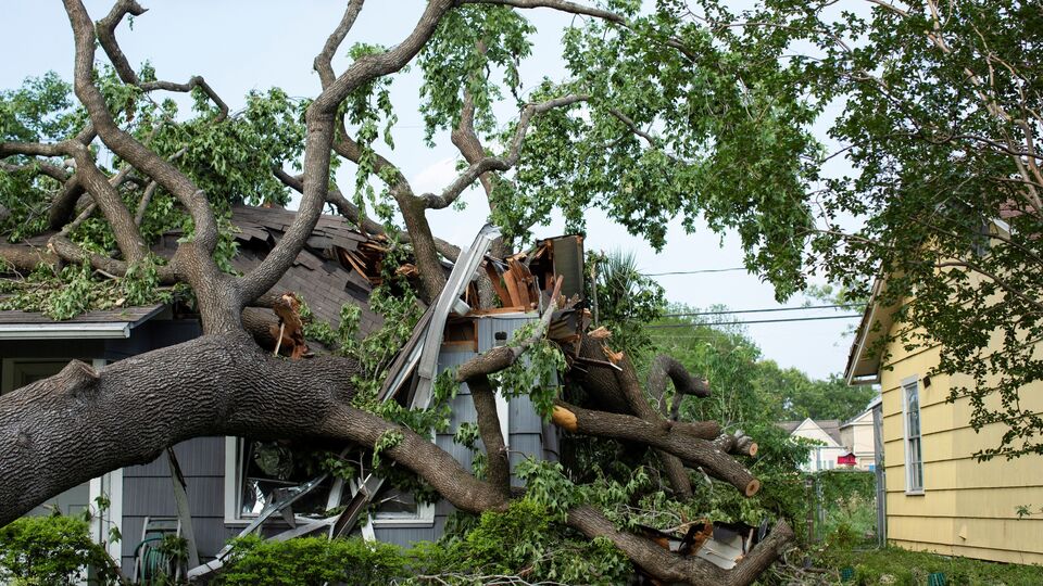 Houston storm: அமெரிக்காவின் ஹூஸ்டன் நகரில் புயல்: 7 பேர் பலி, ஆயிரக்கணக்கானோர் மின்சாரம் இன்றி தவிப்பு