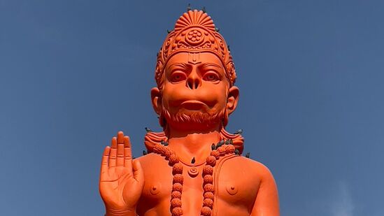 இந்து நாட்காட்டியின்படி, மே 24ஆம் தேதி வெள்ளிக்கிழமை, ஜேஷ்டா மாதம் தொடங்குகிறது. ஜேஷ்டா மாதத்தின் ஒவ்வொரு செவ்வாய்க் கிழமையும் ‘புத்வா மங்கள்’ என அழைக்கப்படுகிறது. இது ஆஞ்சநேயருக்கு ஒதுக்கப்பட்ட நாளாகும்.&nbsp;புத்வா மங்களின் முதல் செவ்வாய்க்கிழமை மே 28ஆம் தேதி அனுசரிக்கப்படுகிறது. இந்த நாளில் மே 28ஆம் தேதி அதிகாலை 4:27 மணிக்குத் தொடங்கி, நள்ளிரவு 2:05 மணிவரை நீடிக்கும். இந்த காலத்தில் ‘பிரம்ம யோகம்’ உண்டாகிறது. அப்போது சந்தோஷம் சார்ந்த நிகழ்வுகள் உண்டாகும். நீங்கள் ஒரு புதிய தொழிலை செய்யத் தொடங்க நினைத்தால், புத்வா மங்களில் செய்யலாம். நன்கொடைகள் மற்றும் சுப காரியங்கள் செய்யப்படுகின்றன.