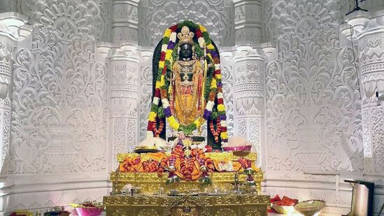 புனர்பூசம் நட்சத்திரத்தில் பிறந்தவர்களுக்கு மனோபலமும், புத்திக்கூர்மையும் அதிகமாக இருக்கும். ஸ்ரீராம பிரான் புனர்பூசம் நட்சத்திரத்தில்தான் அவதரித்தார்.