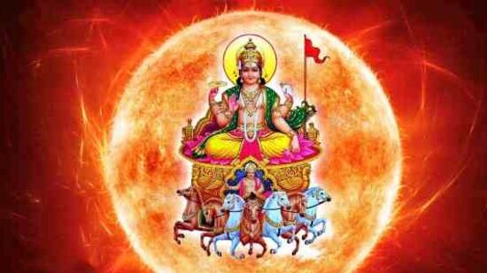 இது சுக்கிர பகவானின் சொந்தமான ராசியாகும். சுக்கிரன் மற்றும் சூரியன் இவர்கள் இருவரும் நட்பு கிரகங்களாக திகழ்ந்து வருகின்றனர். சூரிய பகவானின் இடமாற்றம் ஒரு சில ராசிகளுக்கு நன்மைகளை கொடுத்தாலும் ஒரு சில ராசிகளுக்கு சிக்கல்கள் கிடைக்கப் போகின்றது. சில ராசிக்காரர்களுக்கு பணம் சம்பந்தப்பட்ட விஷயங்களில் சிக்கல்கள் ஏற்பட போகின்றது. அது எந்தெந்த ராசிகள் என்பது குறித்து இங்கு தெரிந்து கொள்ளலாம்.&nbsp;