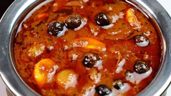 Vathal Kulambu : மூன்று மாதம் வரை சேமிக்கும் வகையில் வத்தக்குழம்பு! பொடி ரெசிபியும் உள்ளது! Vathal Kulambu : மூன்று மாதம் வரை சேமிக்கும் வகையில் வத்தக்குழம்பு! பொடி ரெசிபியும் உள்ளது!