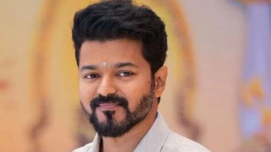 விஜயை பொருத்தவரை அவருக்கு தன்னடக்கம் உண்டு. அவர் தான் பெரிய ஆள் என்பது போலலெல்லாம் பேசமாட்டார். லியோ படத்திற்காக, இந்தியா முழுக்க புரமோஷன் செய்ய வேண்டும் என்று சொன்னால் கூட, அவர் செய்வார். விஜயுடன் டீல் செய்வது என்பது மிகவும் ஈஸி. அவருக்கு எந்த விஷயத்தையும் பேசி புரிய வைத்து விடலாம். அவரை பார்க்க முடியவில்லை என்று யாராவது சொல்கிறார்களா?&nbsp;&nbsp;&nbsp;