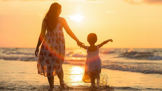 பெற்றோர்களாக, குழந்தைகளின் வளர்ச்சிப்படிகளின் முக்கியத்துவத்தை நாம் கண்காணிக்கவேண்டும். உங்கள் குழந்தைகளிடம் நேர்மையை வளர்த்தெடுக்க நாம் என்ன செய்யவேண்டும்? எது அவர்களை பொய்யுரைக்கவைக்கிறது என்பதை புரிந்துகொள்ள வேண்டும்,