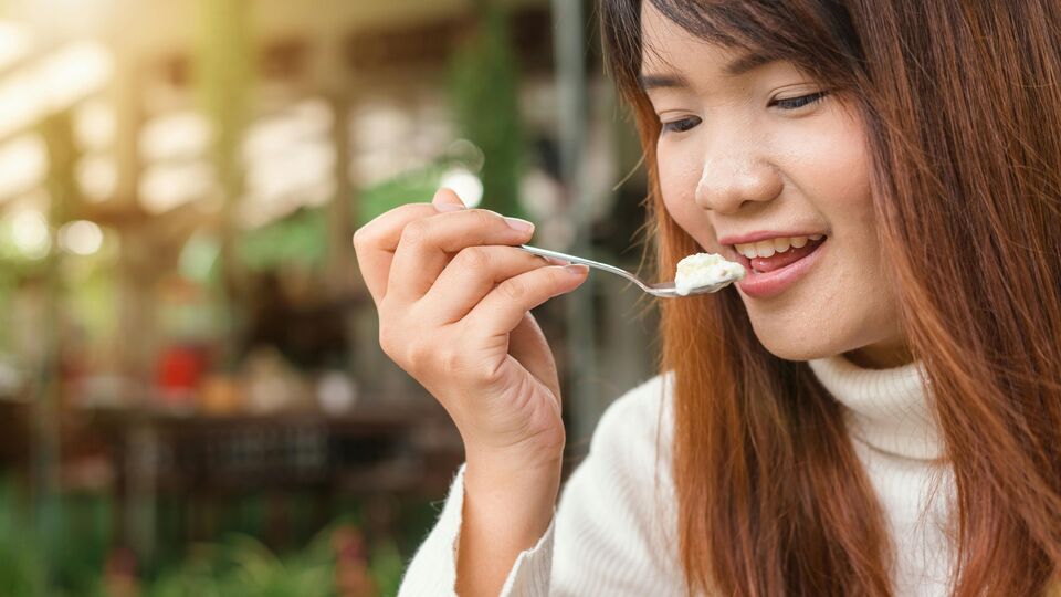 Right Hand Eating : வலது கையால் சாப்பிடுவதால் என்ன பலன்கள் என்ன தெரியுமா? ஏன் இடது கையால் சாப்பிடக்கூடாது பாருங்க!