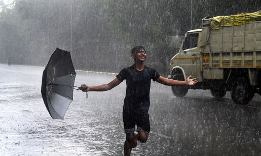 தீவிர புயலாக இன்று வலுப்பெற்று நாளை கரையை கடக்கும் புயல்.. இன்னும் 5 தினங்களுக்கு மழை கொட்ட போகுது