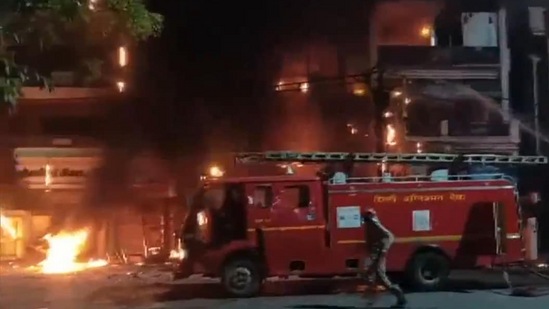 Delhi Hospital Fire: டெல்லி மருத்துவமனையில் பயங்கர தீ விபத்து..6 பச்சிளங் குழந்தைகள் பலியான சோகம்!