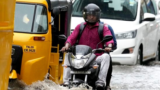 28.05.2024 &amp; 29.05.2024: குமரிக்கடல் மற்றும் மன்னார் வளைகுடா பகுதிகளில் சூறாவளிக் காற்று மணிக்கு 35 முதல் 45 கிலோ மீட்டர் வேகத்திலும் இடையிடையே 55 கிலோ மீட்டர் வேகத்திலும் வீசக்கூடும்.