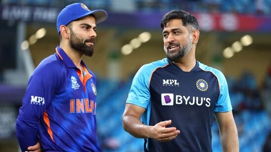 File photo of MS Dhoni (R) with Virat Kohli during T20 World Cup 2021